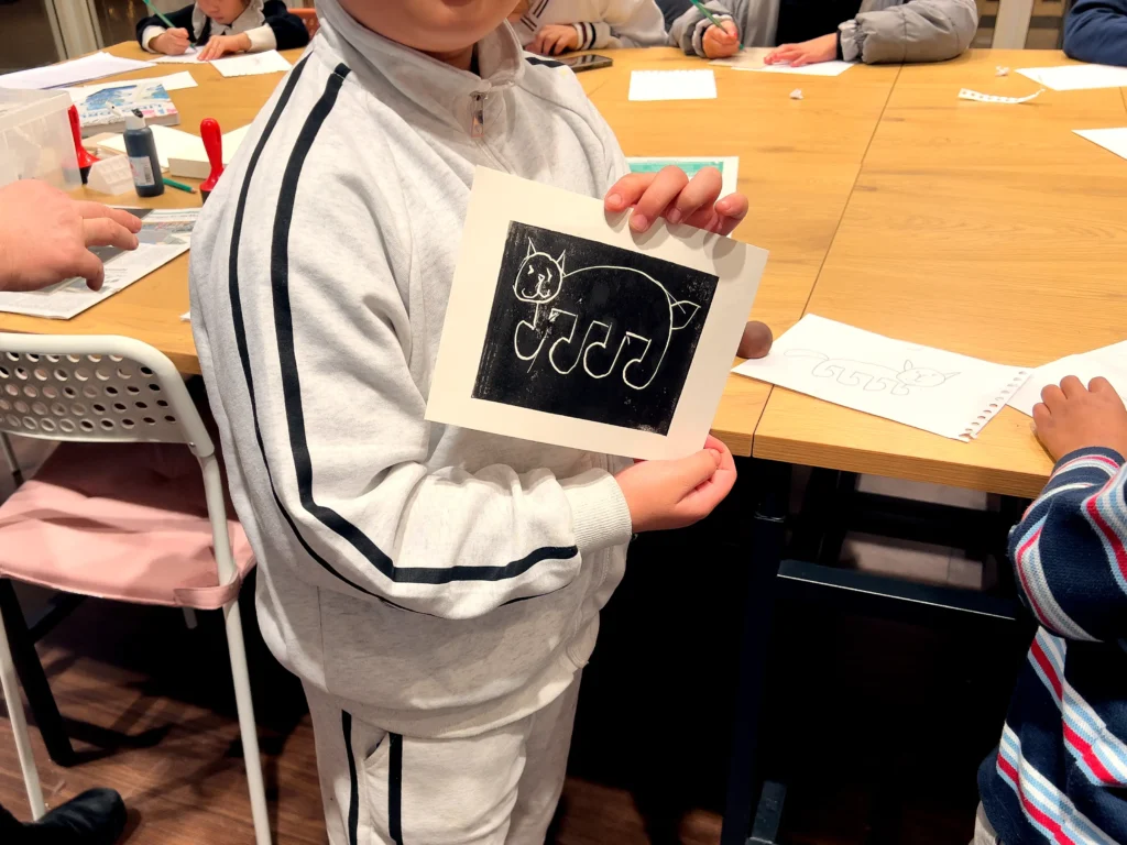 Linolschnitt Workshop Berlin – Kreativer Kurs für Gruppen, Kinder & Erwachsene